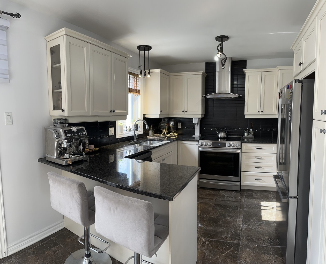 Cuisine — 3515 Rue Des Fadets, Saint-Hubert, J3Y 0H2, Saint-Hubert