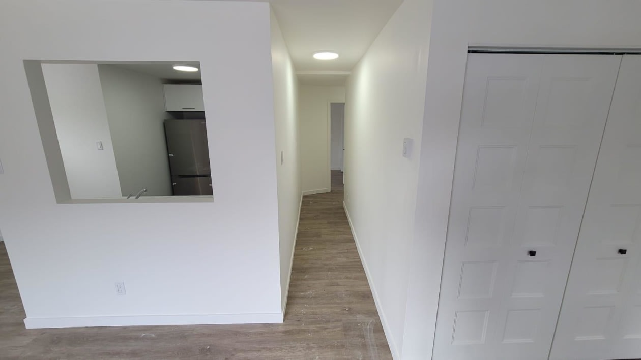 Corridor — 6301 Av. Coolbrook, Montréal, H3X 3Z5, Montréal