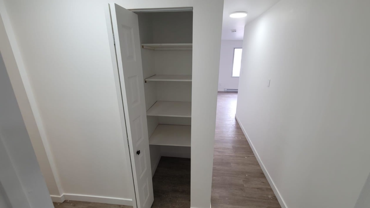 Rangement — 6301 Av. Coolbrook, Montréal, H3X 3Z5, Montréal