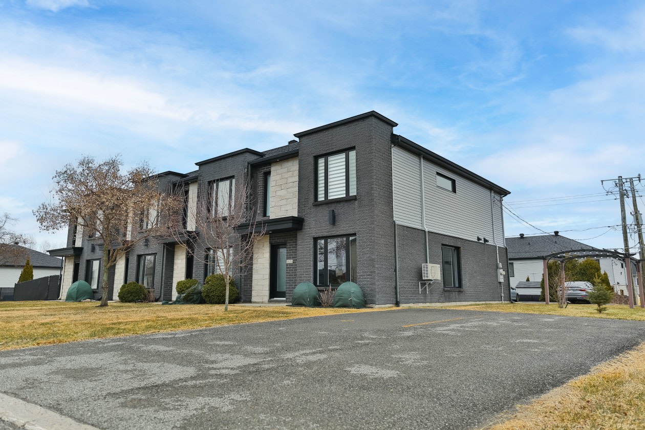 6929 Rue de la Bretagne