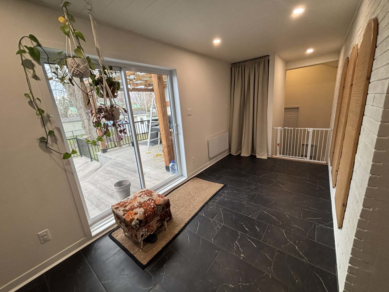 Hall d'entrée — 28 Rue de l'Église N., Lacolle, J0J 1J0, Lacolle