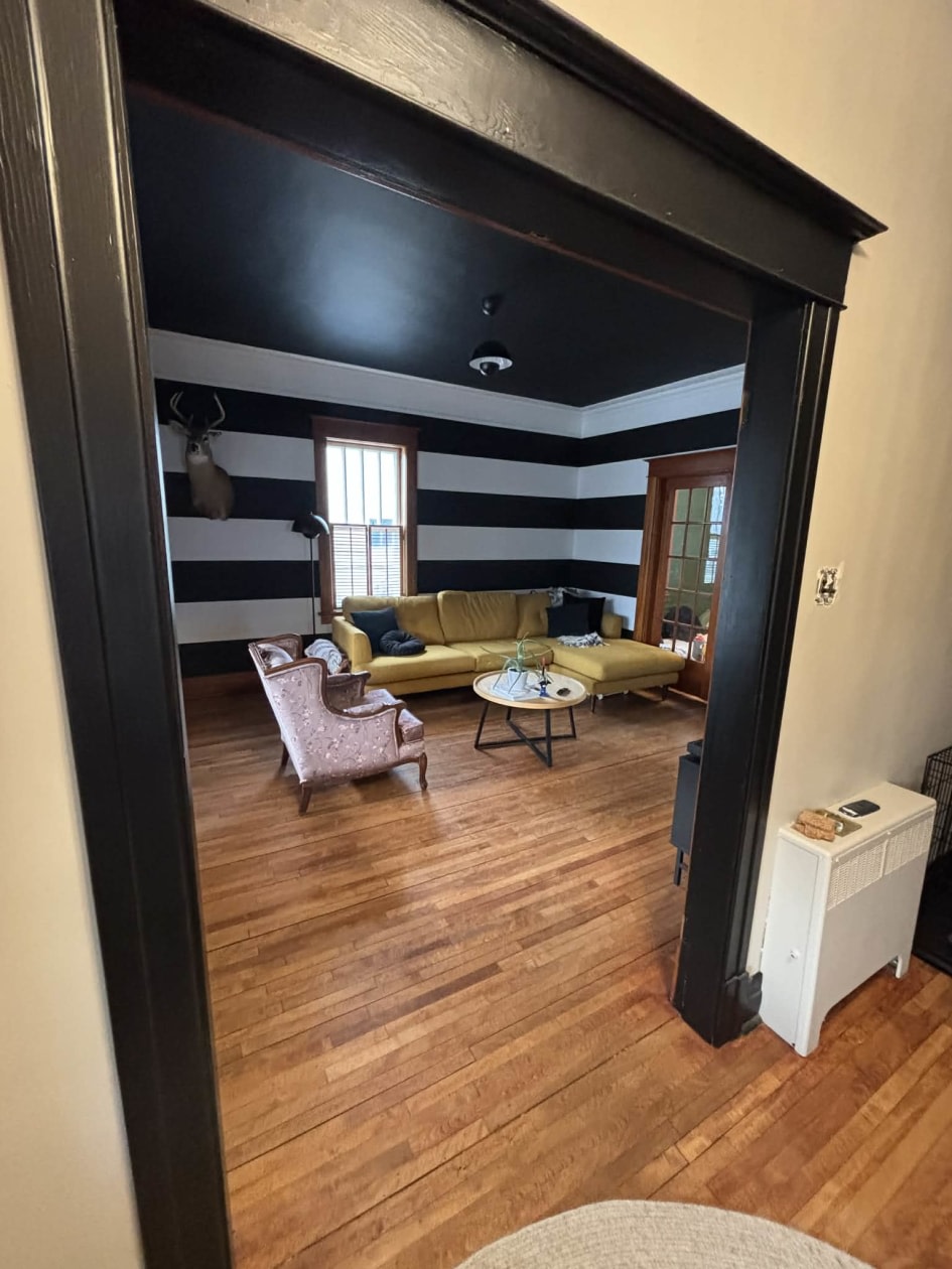 Salon — 28 Rue de l'Église N., Lacolle, J0J 1J0, Lacolle