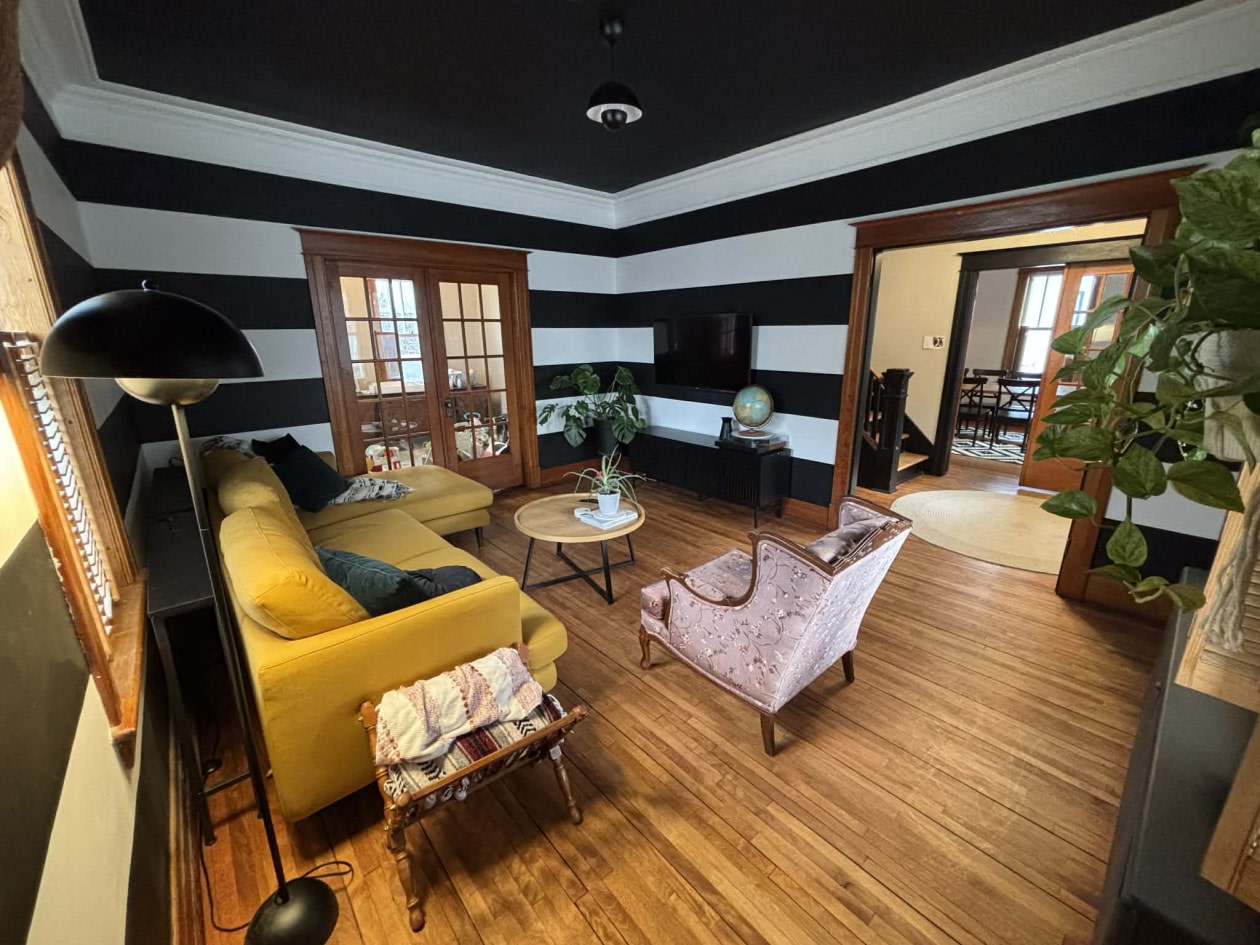 Salon — 28 Rue de l'Église N., Lacolle, J0J 1J0, Lacolle