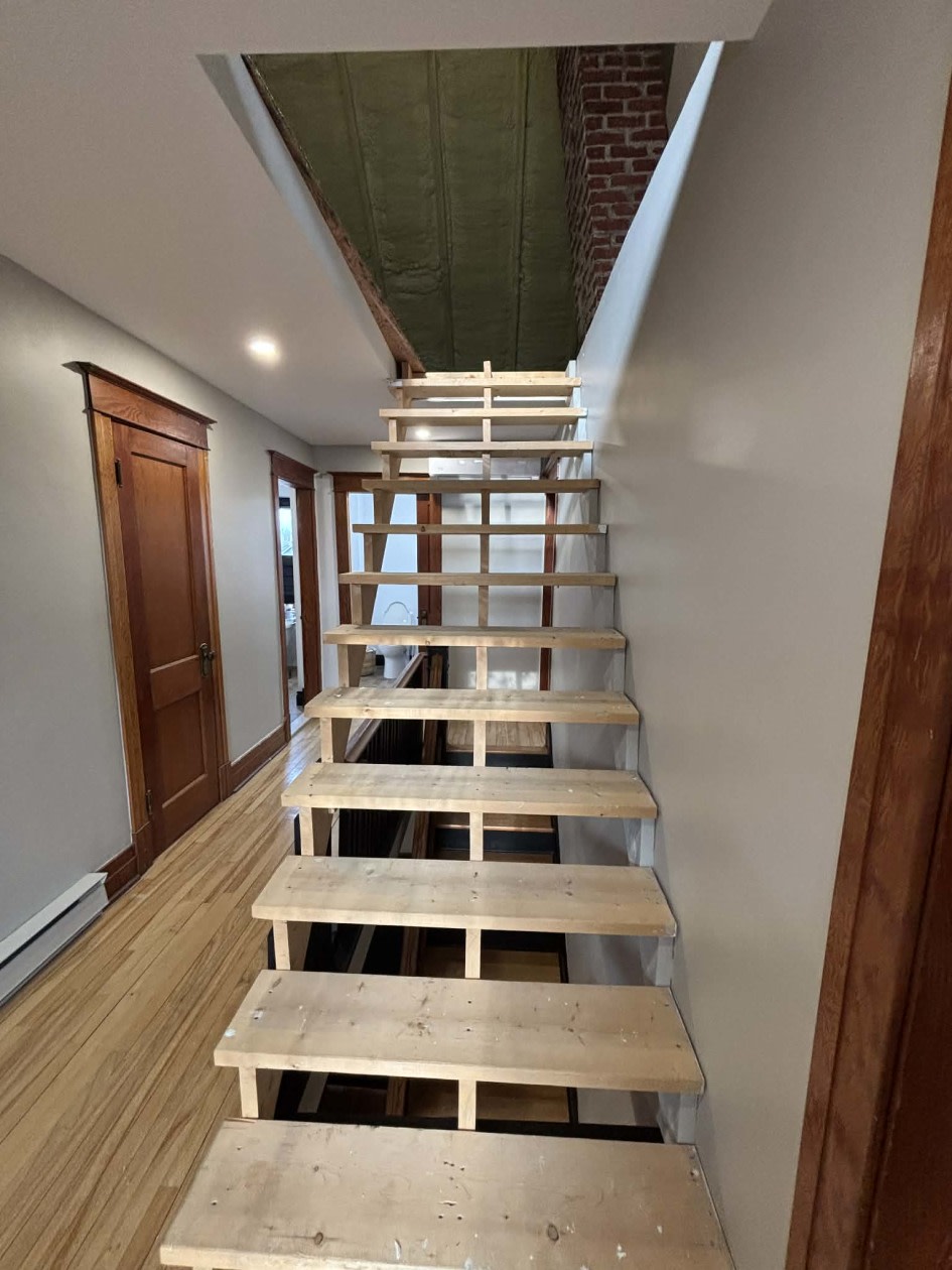 Escalier — 28 Rue de l'Église N., Lacolle, J0J 1J0, Lacolle
