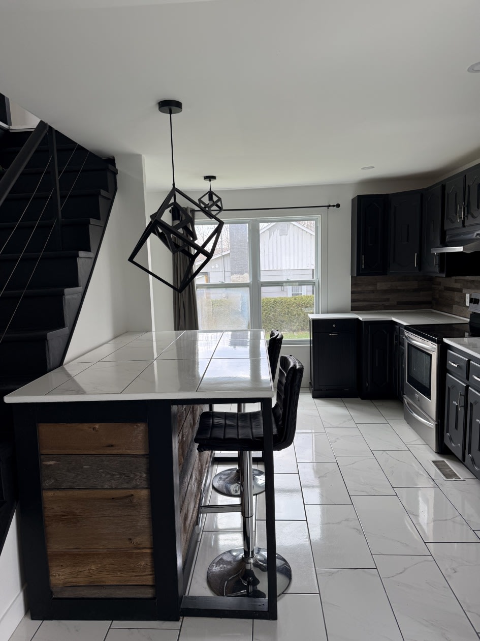 Cuisine — 27 Rue Brown, Windsor, J1S 2K7, Windsor