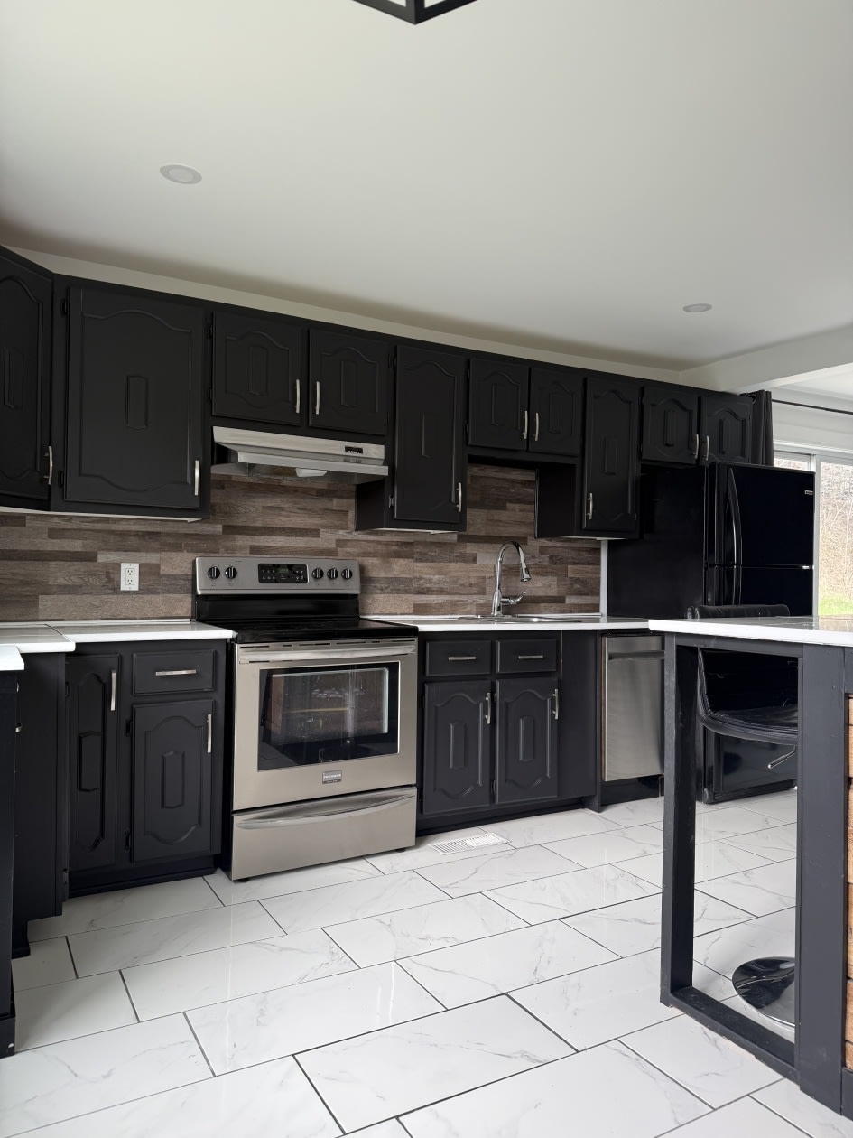 Cuisine — 27 Rue Brown, Windsor, J1S 2K7, Windsor