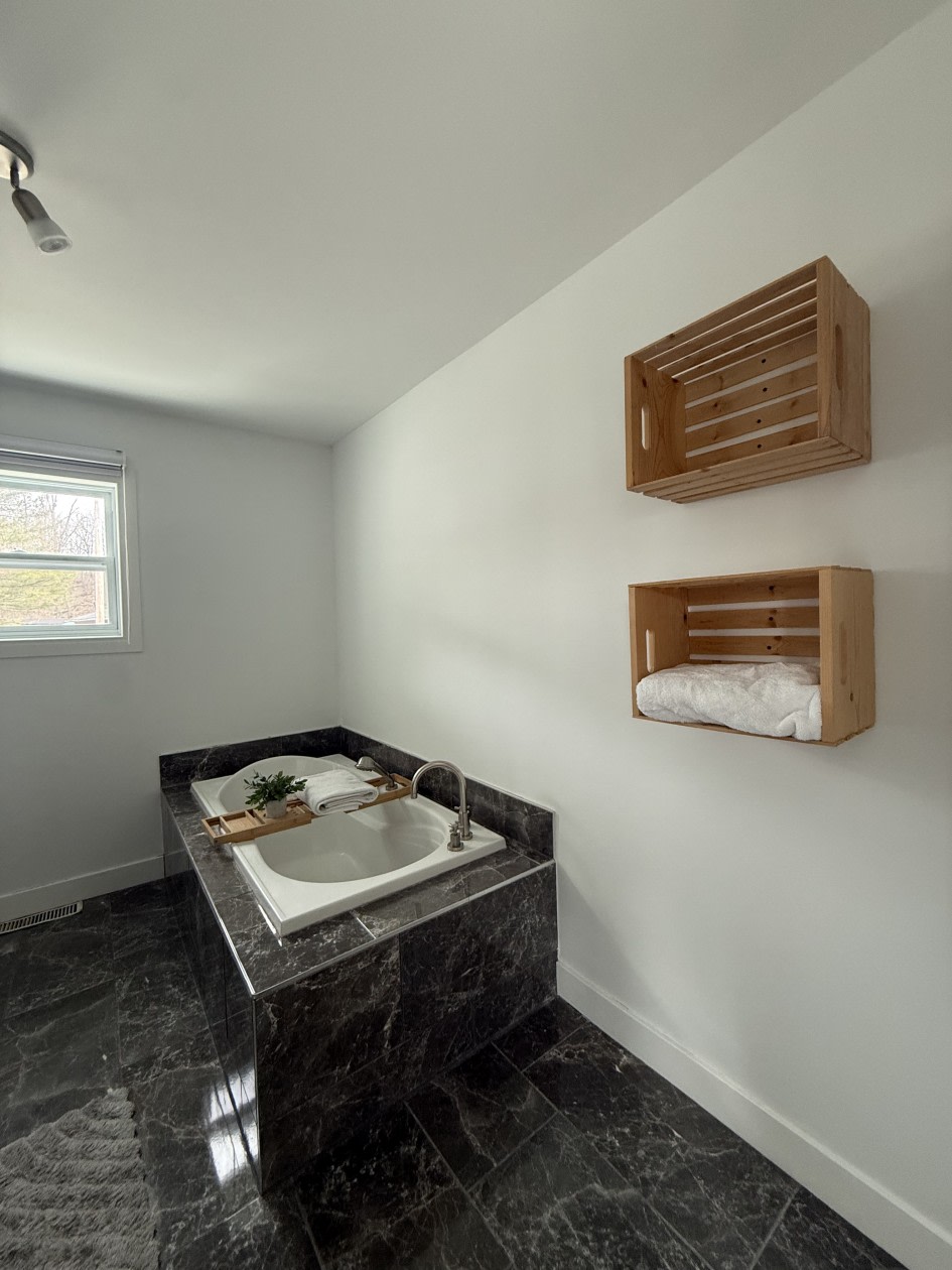 Salle de bains — 27 Rue Brown, Windsor, J1S 2K7, Windsor