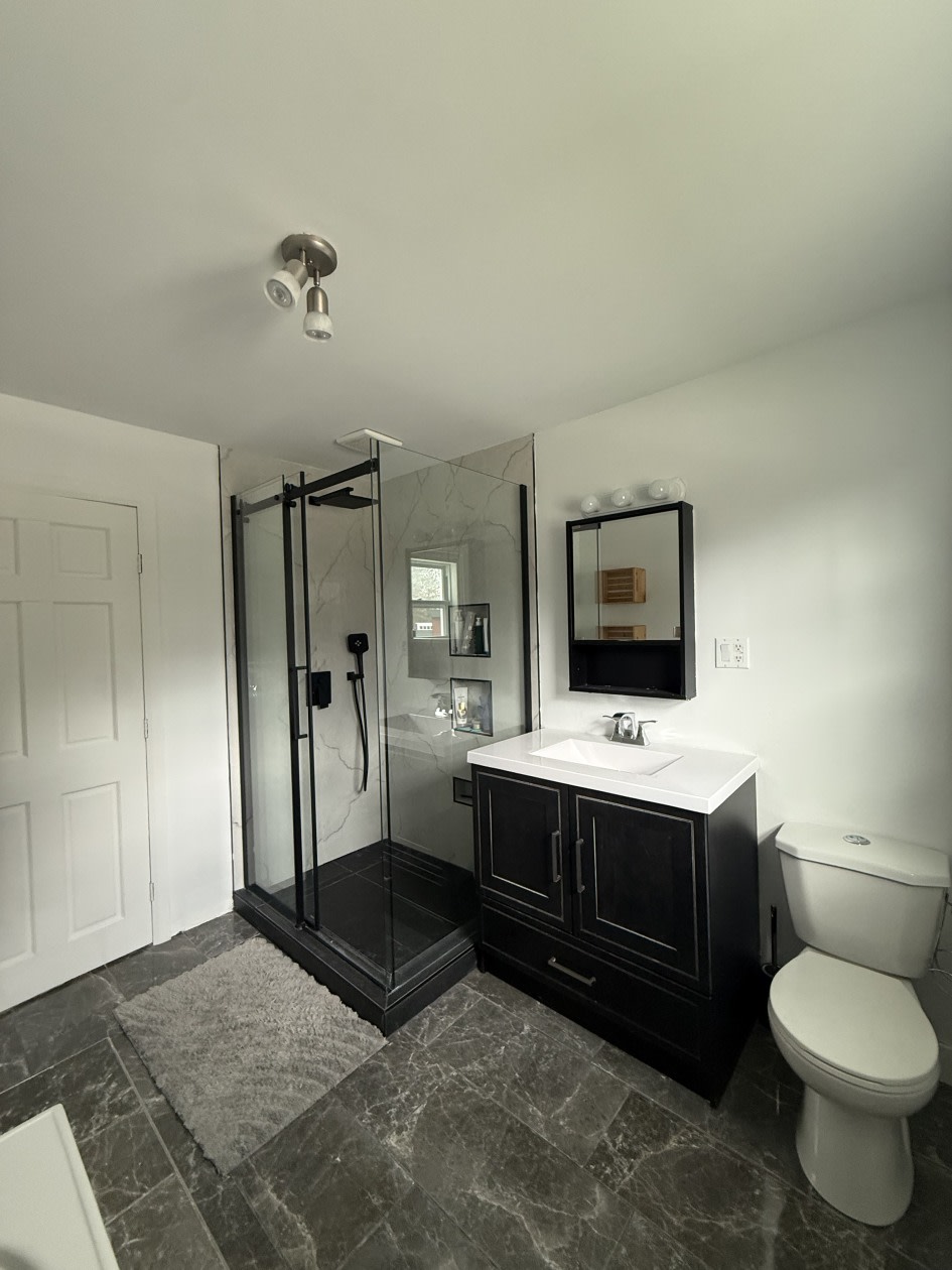 Salle de bains — 27 Rue Brown, Windsor, J1S 2K7, Windsor