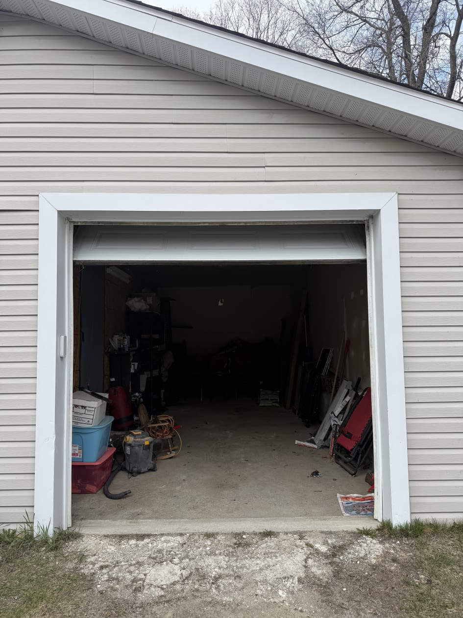 Garage — 27 Rue Brown, Windsor, J1S 2K7, Windsor