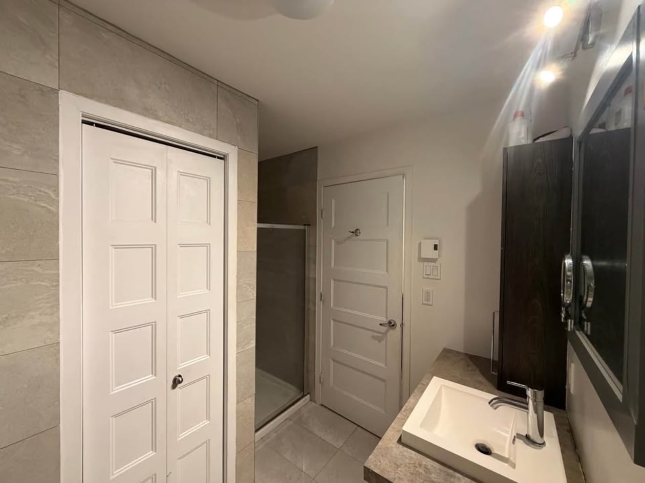 Salle de bains — 4-816 Rue Notre-Dame, 4, Saint-Sulpice, J5W 3W5, Saint-Sulpice