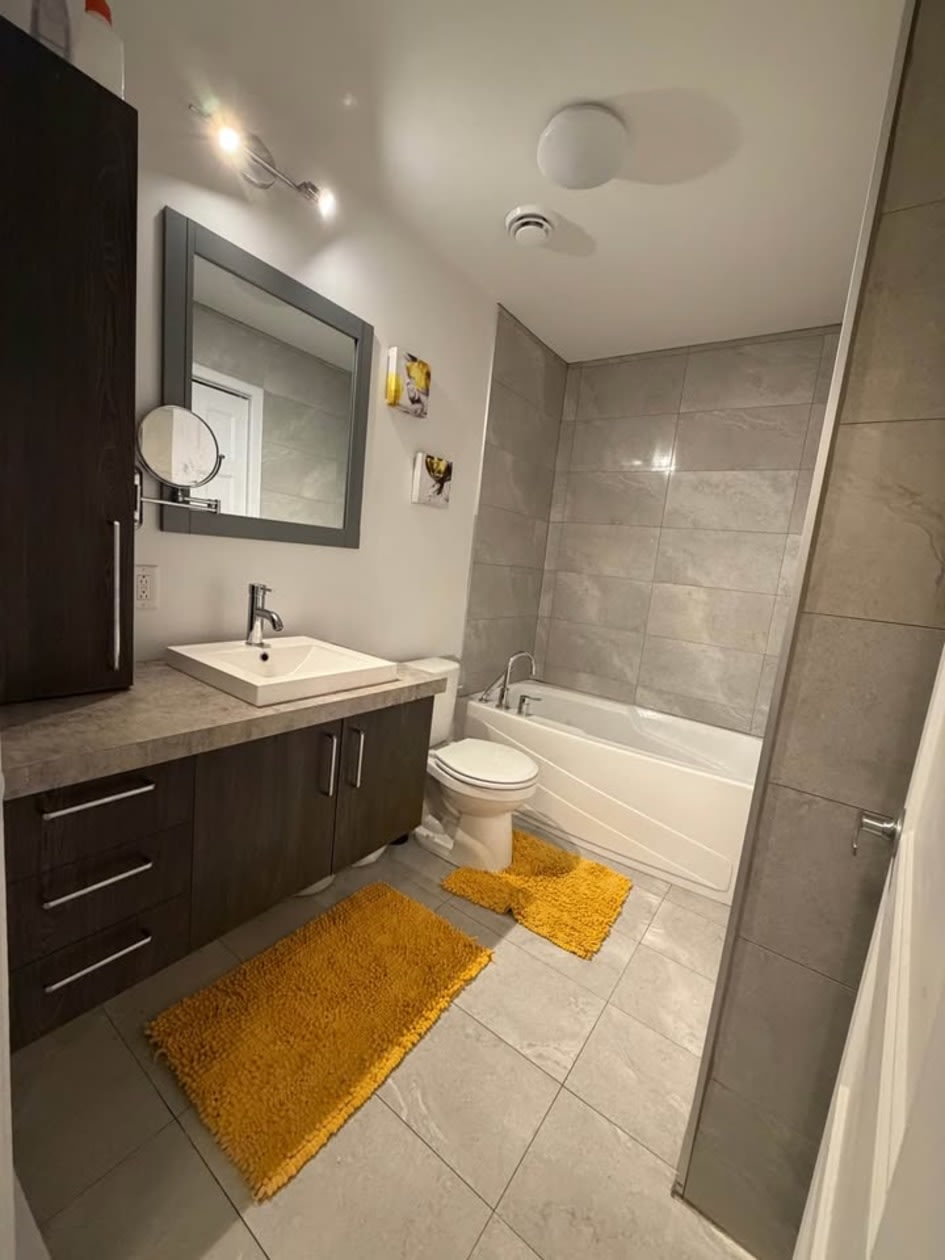 Salle de bains — 4-816 Rue Notre-Dame, 4, Saint-Sulpice, J5W 3W5, Saint-Sulpice