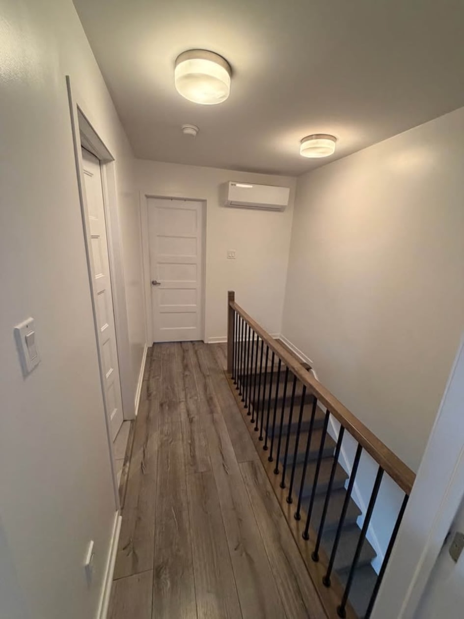 Corridor — 4-816 Rue Notre-Dame, 4, Saint-Sulpice, J5W 3W5, Saint-Sulpice