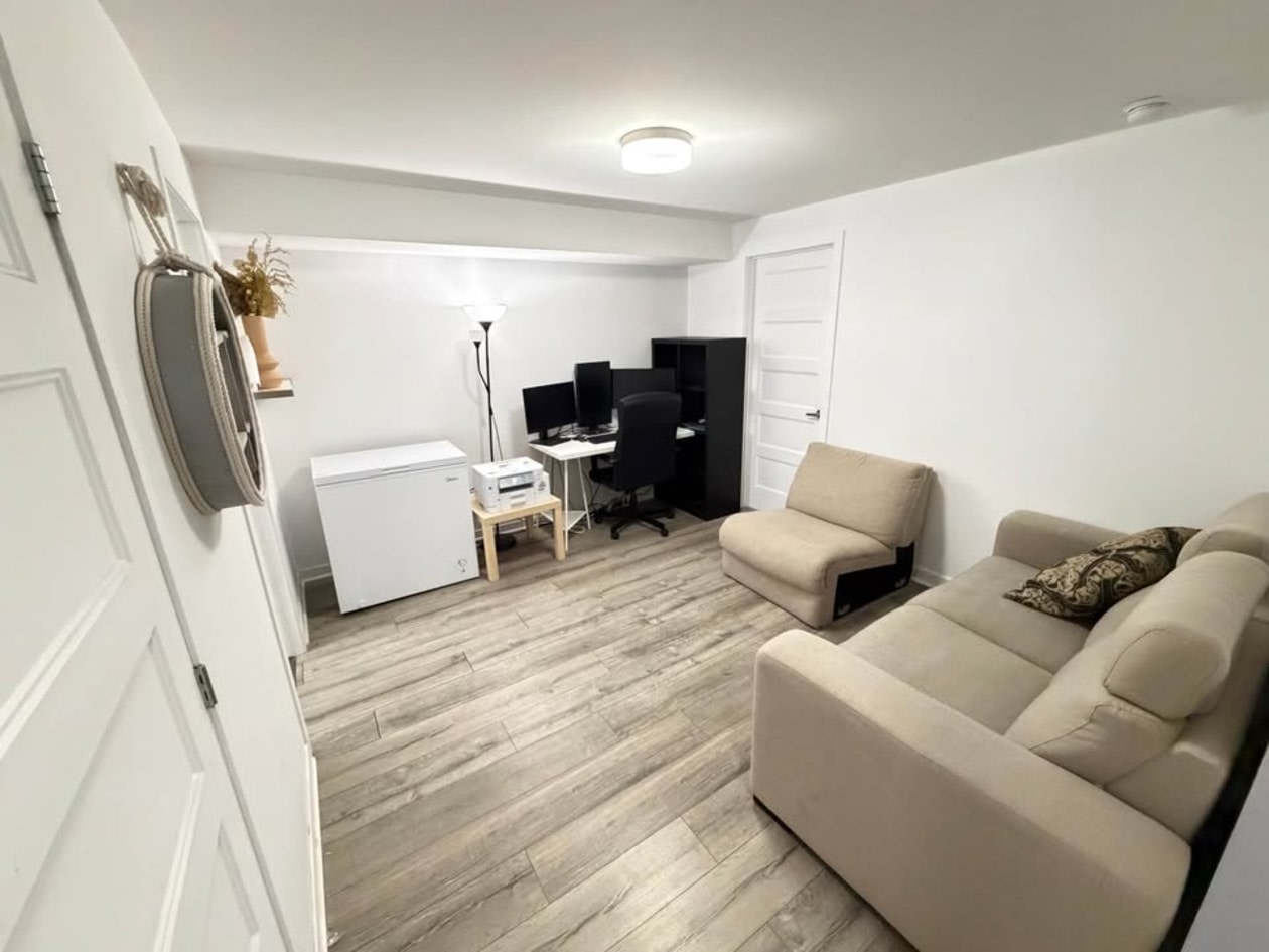 Salle familiale — 4-816 Rue Notre-Dame, 4, Saint-Sulpice, J5W 3W5, Saint-Sulpice