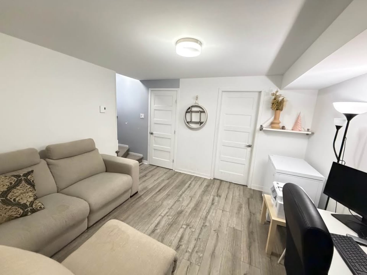 Salle familiale — 4-816 Rue Notre-Dame, 4, Saint-Sulpice, J5W 3W5, Saint-Sulpice