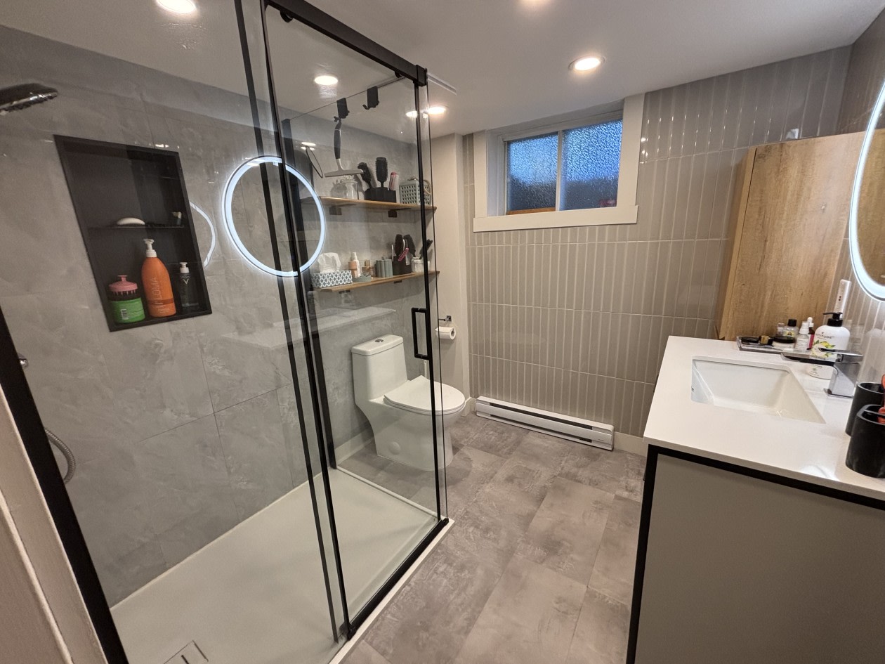 Salle de bains — 429 Rue Madeleine, Saint-Jérôme, J7Z 3S1, Saint-Jérôme