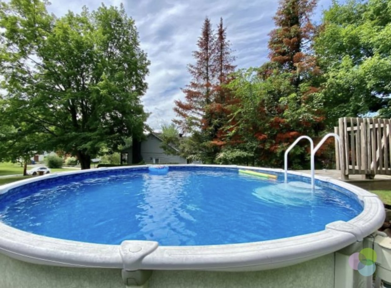 Piscine — 27 Rue Brown, Windsor, J1S 2K7, Windsor