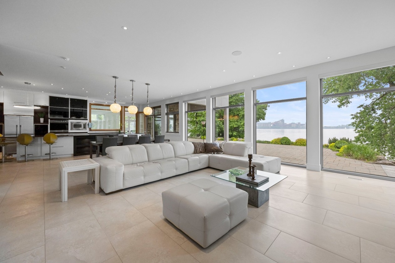 Salon — 210, Ch. de la Rive-Boisée, Saint-Ignace-de-Loyola, J0K2P0, Saint-Ignace-de-Loyola