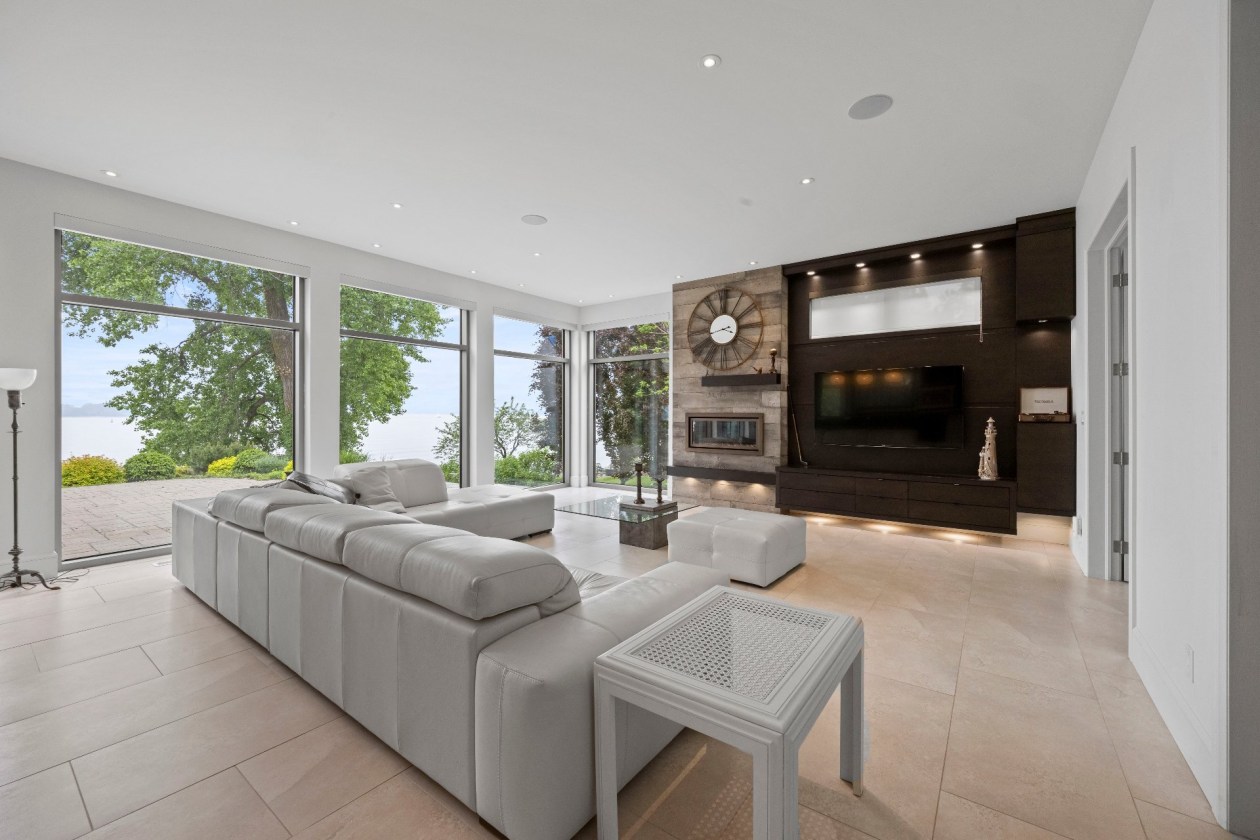 Salon — 210, Ch. de la Rive-Boisée, Saint-Ignace-de-Loyola, J0K2P0, Saint-Ignace-de-Loyola