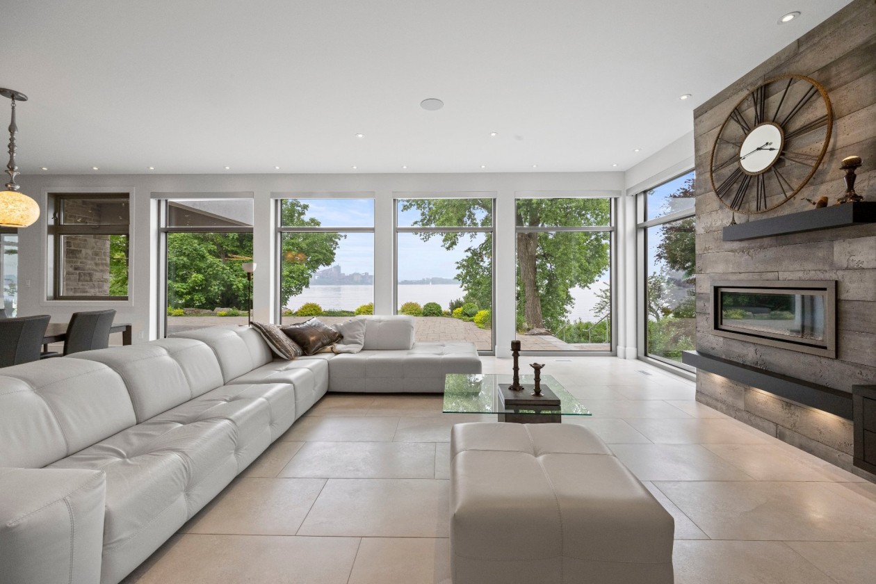 Salon — 210, Ch. de la Rive-Boisée, Saint-Ignace-de-Loyola, J0K2P0, Saint-Ignace-de-Loyola
