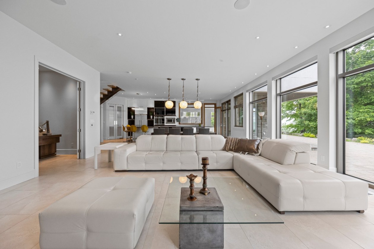 Salon — 210, Ch. de la Rive-Boisée, Saint-Ignace-de-Loyola, J0K2P0, Saint-Ignace-de-Loyola