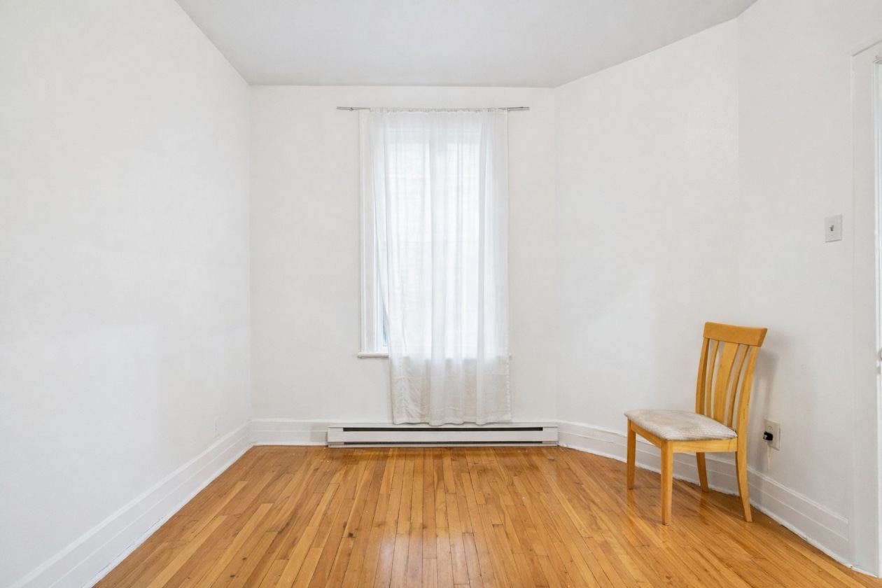 Chambre à coucher — 6990 - 6992, Av. Bloomfield, Montréal (Villeray/Saint-Michel/Parc-Extension), H3N2G8, Montréal (Villeray/Saint-Michel/Parc-Extension)