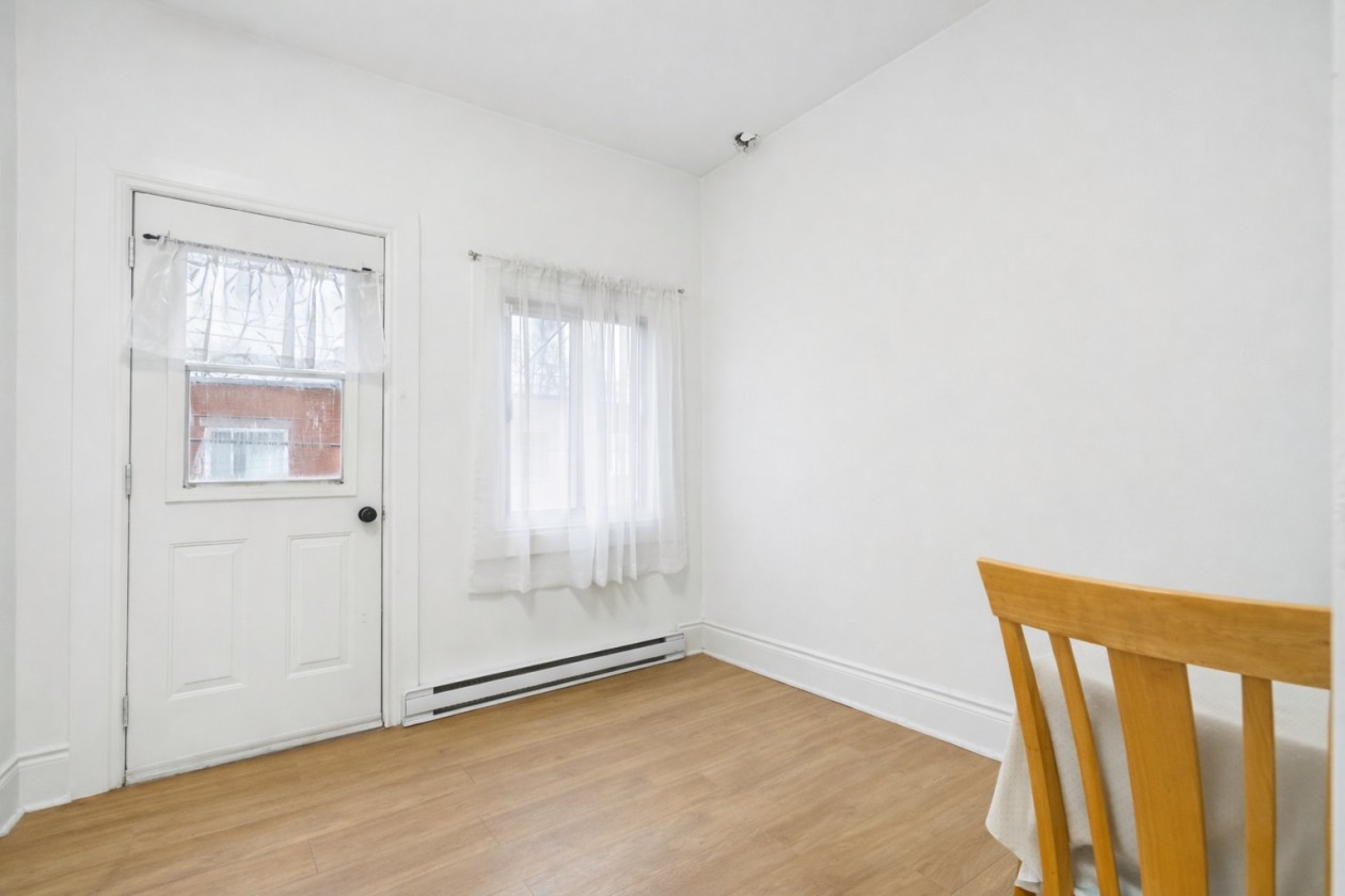 Chambre à coucher — 6990 - 6992, Av. Bloomfield, Montréal (Villeray/Saint-Michel/Parc-Extension), H3N2G8, Montréal (Villeray/Saint-Michel/Parc-Extension)