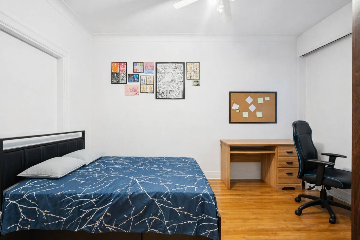 Chambre à coucher — 6990 - 6992, Av. Bloomfield, Montréal (Villeray/Saint-Michel/Parc-Extension), H3N2G8, Montréal (Villeray/Saint-Michel/Parc-Extension)