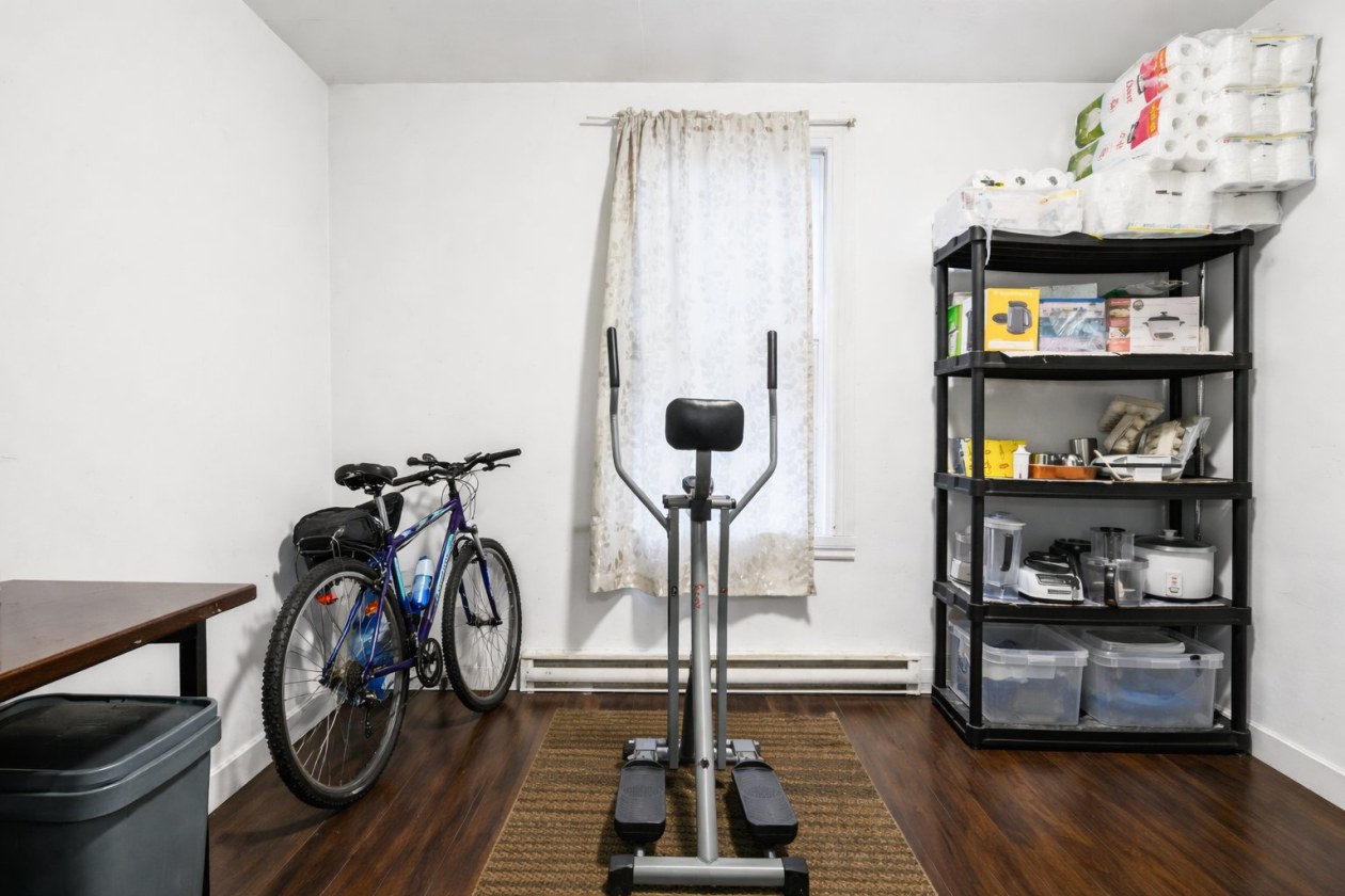 Chambre à coucher — 6990 - 6992, Av. Bloomfield, Montréal (Villeray/Saint-Michel/Parc-Extension), H3N2G8, Montréal (Villeray/Saint-Michel/Parc-Extension)