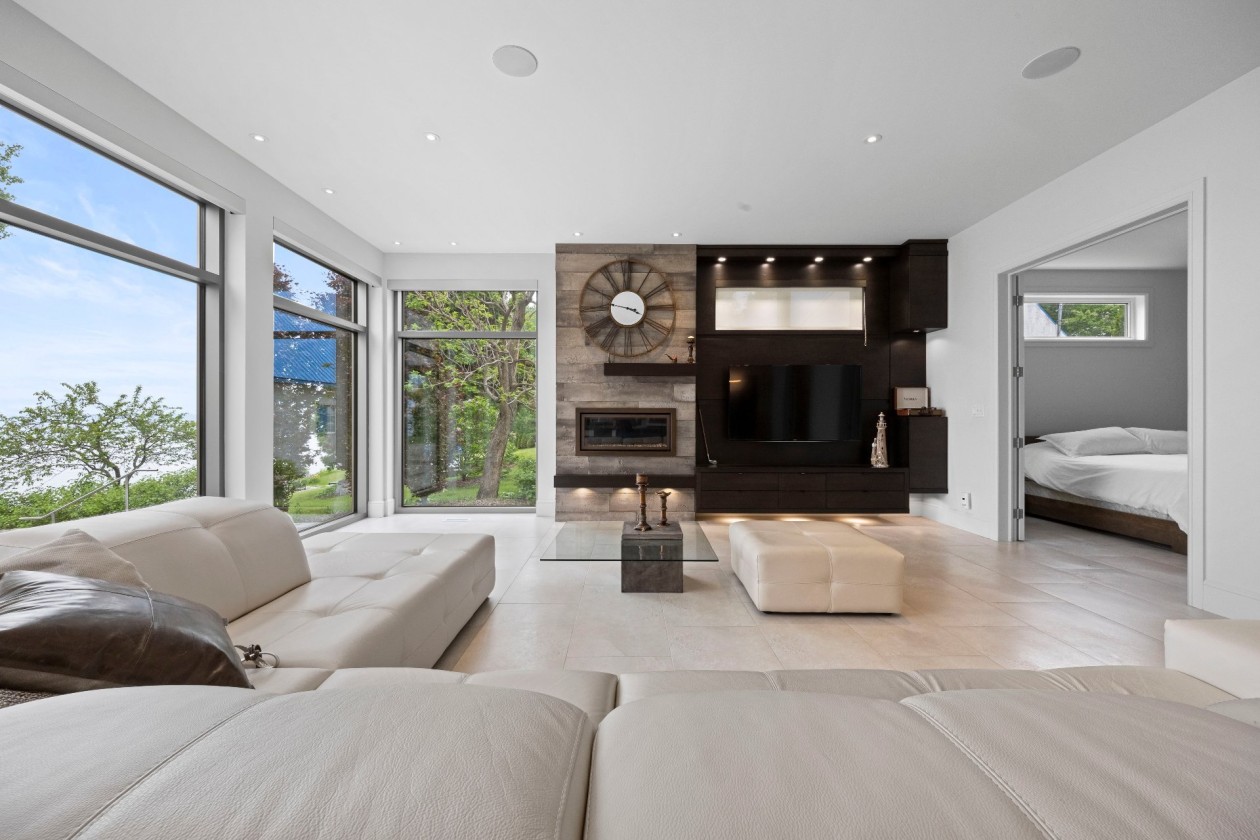 Salon — 210, Ch. de la Rive-Boisée, Saint-Ignace-de-Loyola, J0K2P0, Saint-Ignace-de-Loyola