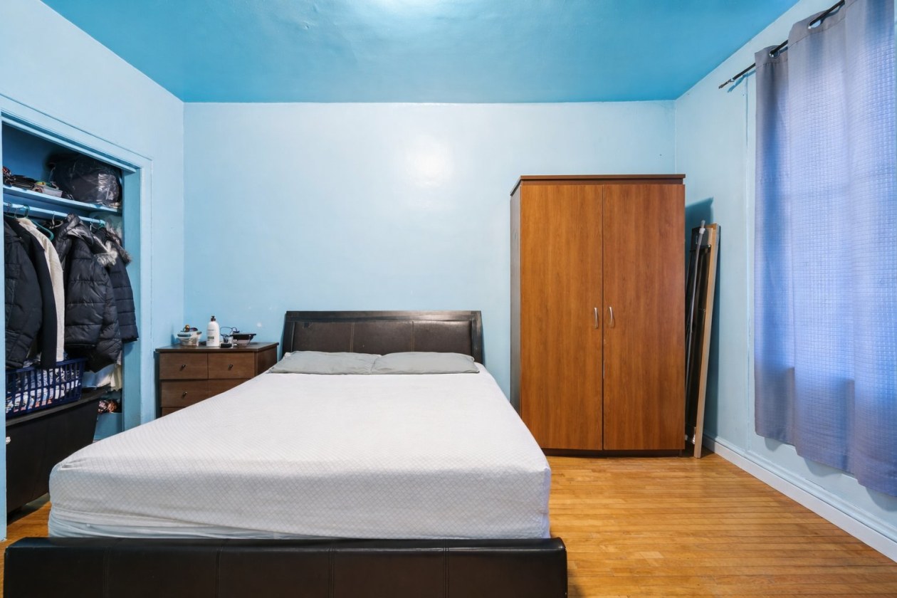 Chambre à coucher — 6990 - 6992, Av. Bloomfield, Montréal (Villeray/Saint-Michel/Parc-Extension), H3N2G8, Montréal (Villeray/Saint-Michel/Parc-Extension)