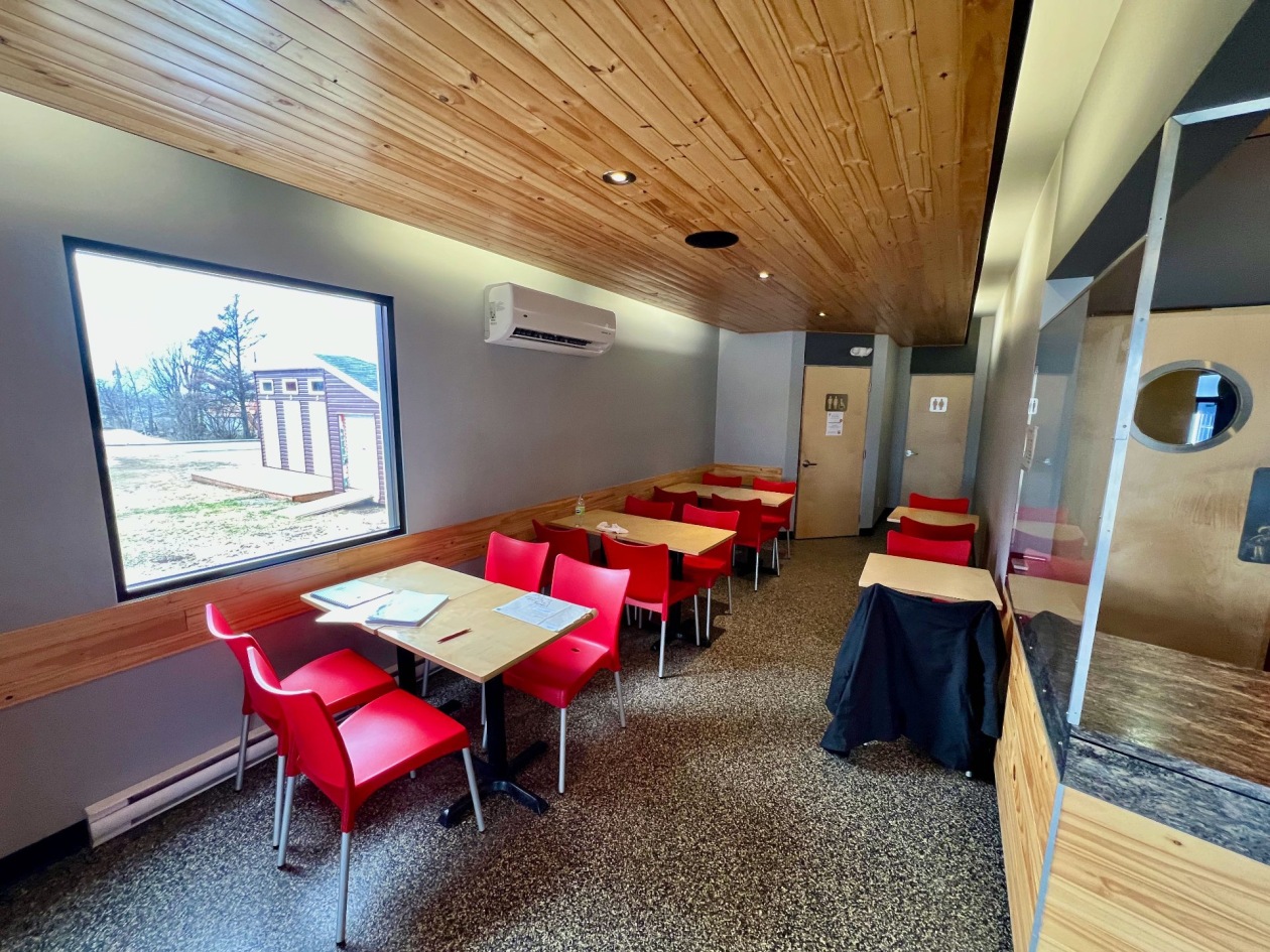 Salle à manger — 410, Av. St-Rédempteur, Matane, G4W1K9, Matane