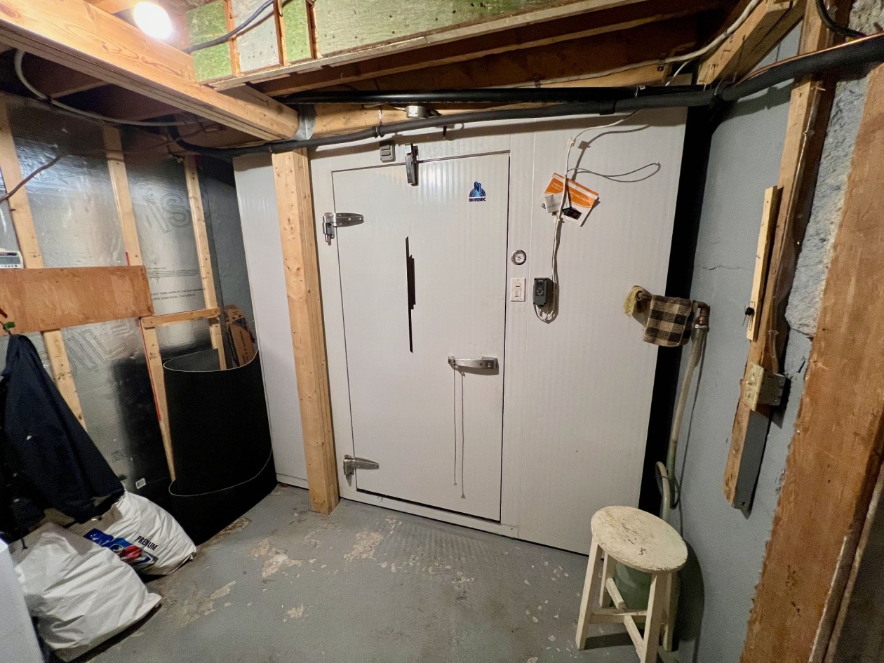 Sous-sol — 410, Av. St-Rédempteur, Matane, G4W1K9, Matane