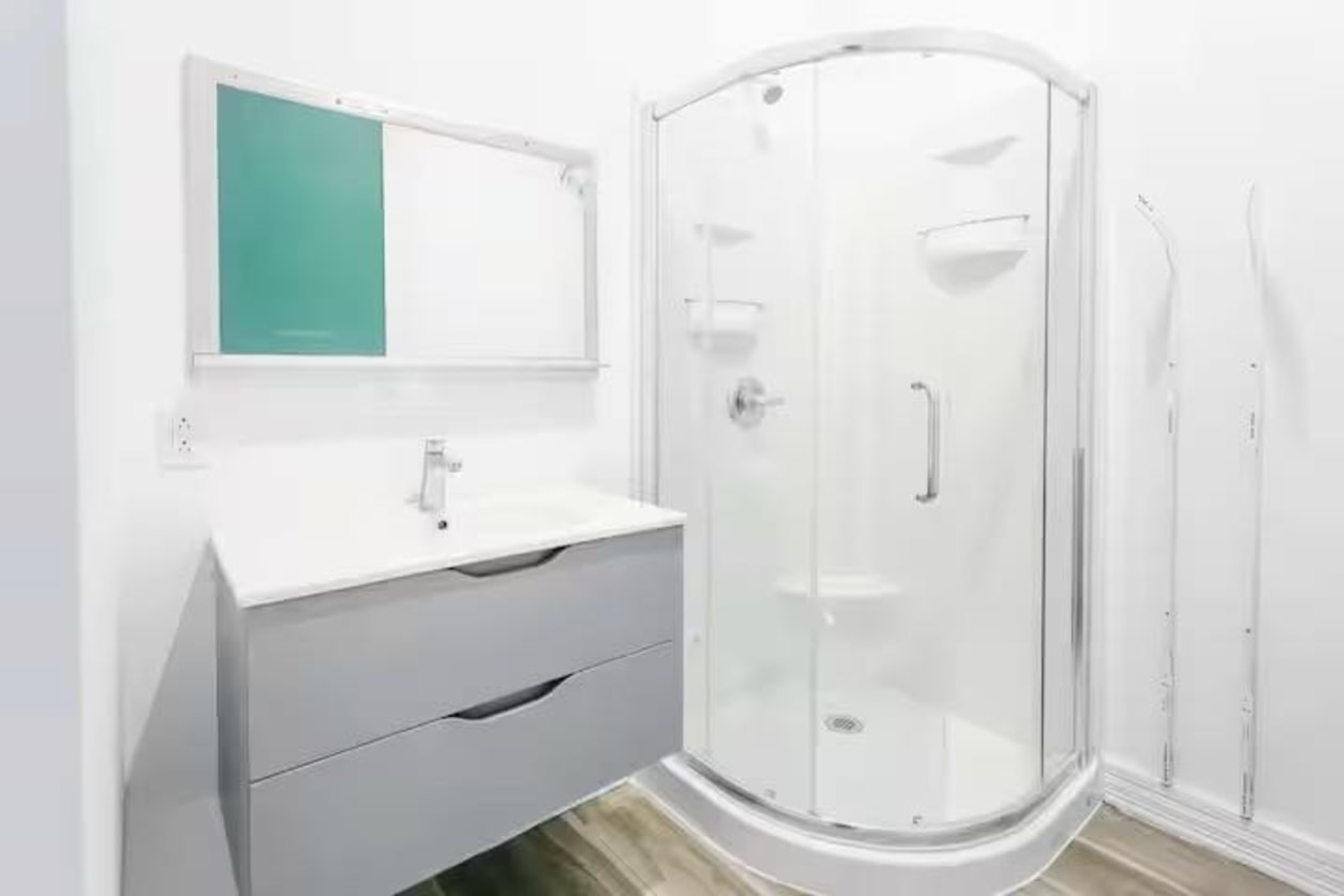 Salle de bains — 527, Av. St-Jérome, 1 À 9, Matane, G4W3B8, Matane