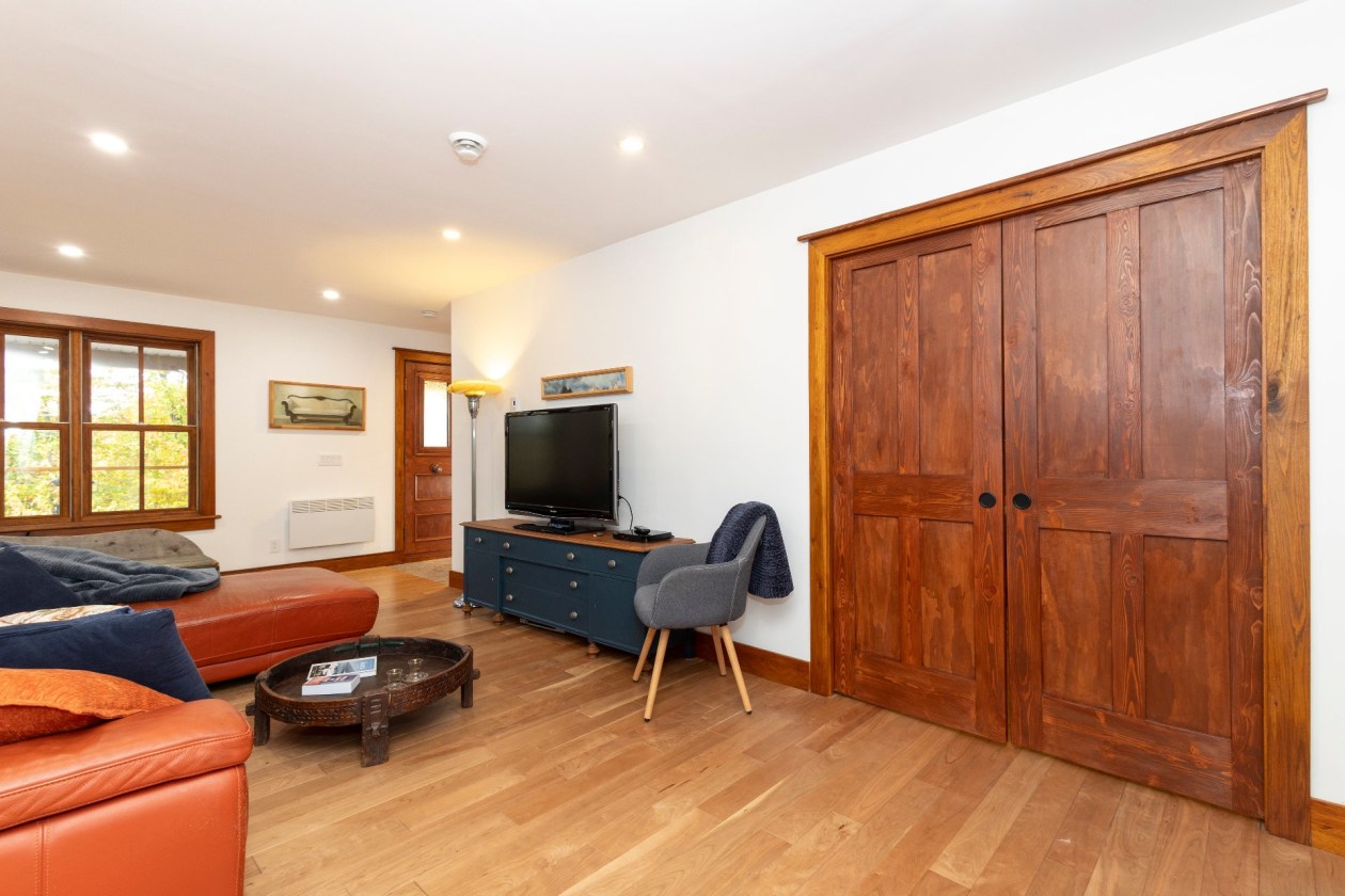 Salon — 1325, Rue Moreau, Prévost, J0R1T0, Prévost