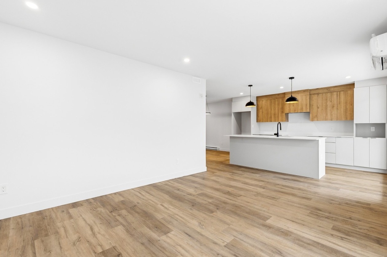 Salon — 116, Rue Principale, 202, Châteauguay, J6J3H1, Châteauguay