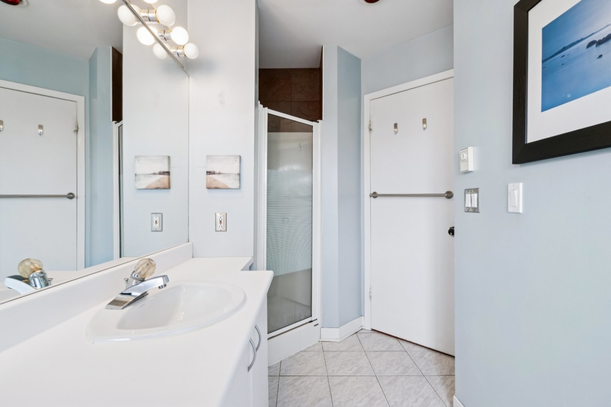 Salle de bains — 3379, Rue J.-A.-Descarries, Montréal (Lachine), H8T3N1, Montréal (Lachine)