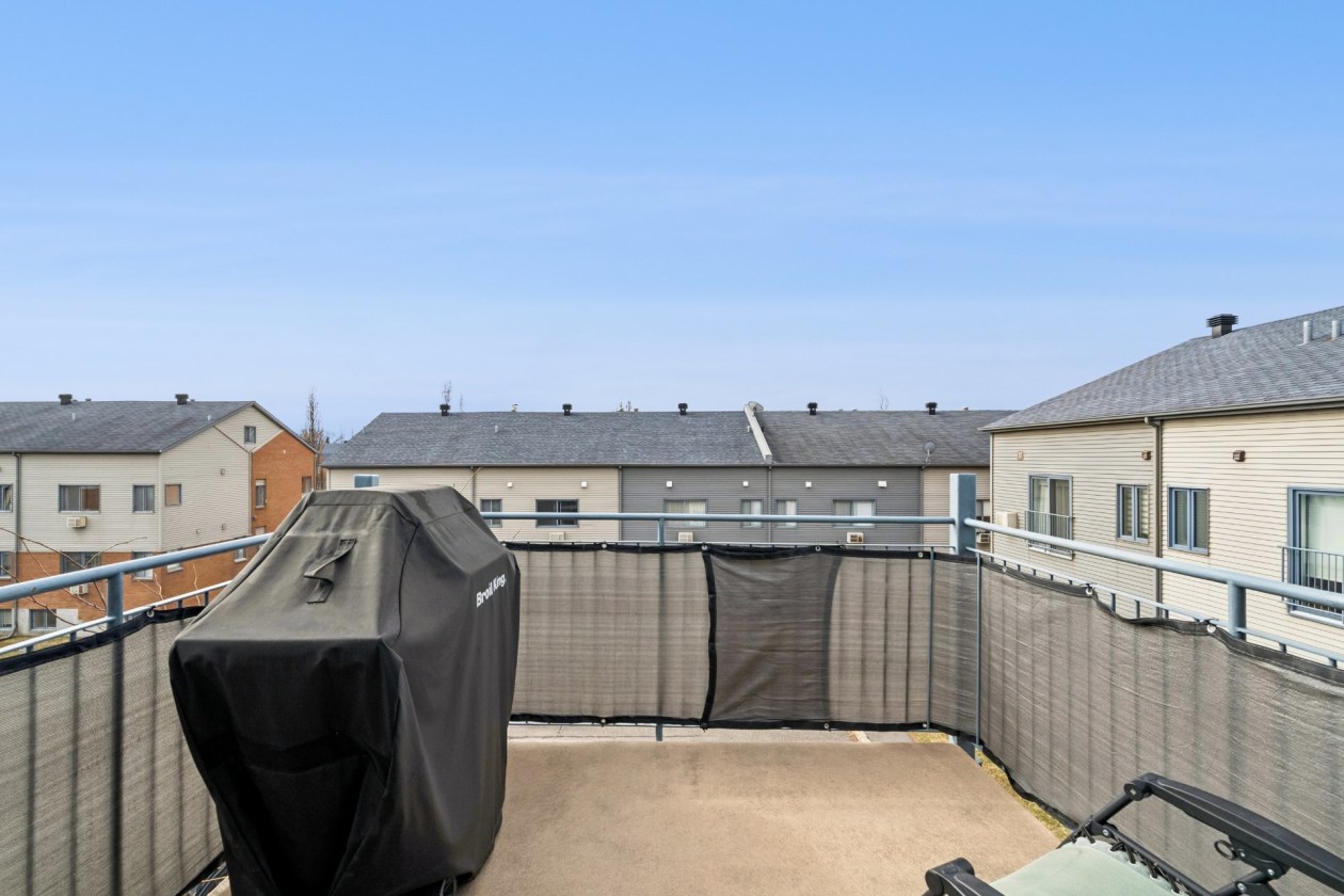 Balcon — 3379, Rue J.-A.-Descarries, Montréal (Lachine), H8T3N1, Montréal (Lachine)