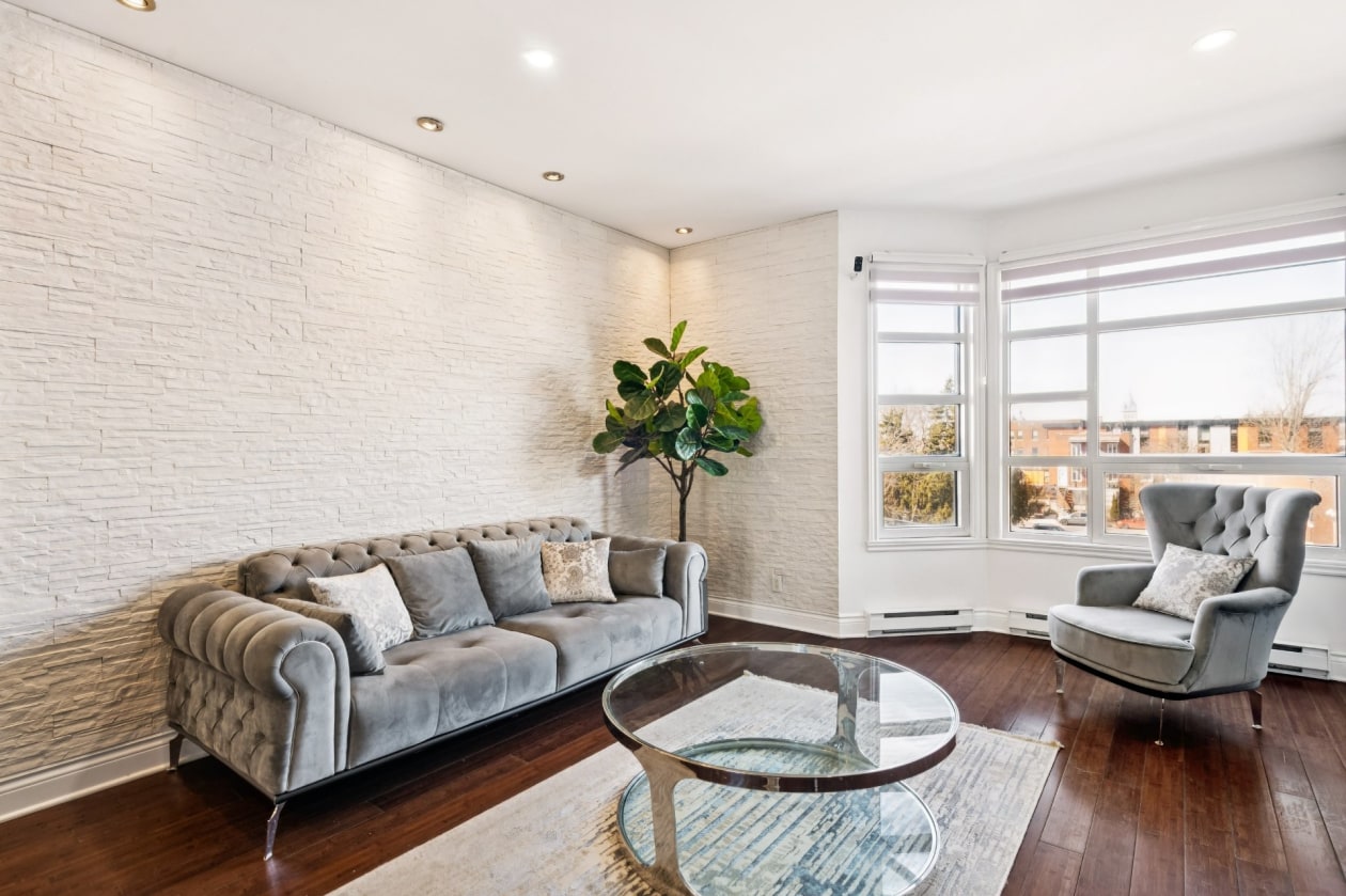 Salon — 712, 2e Avenue, E, Montréal (Lachine), H9S0A3, Montréal (Lachine)