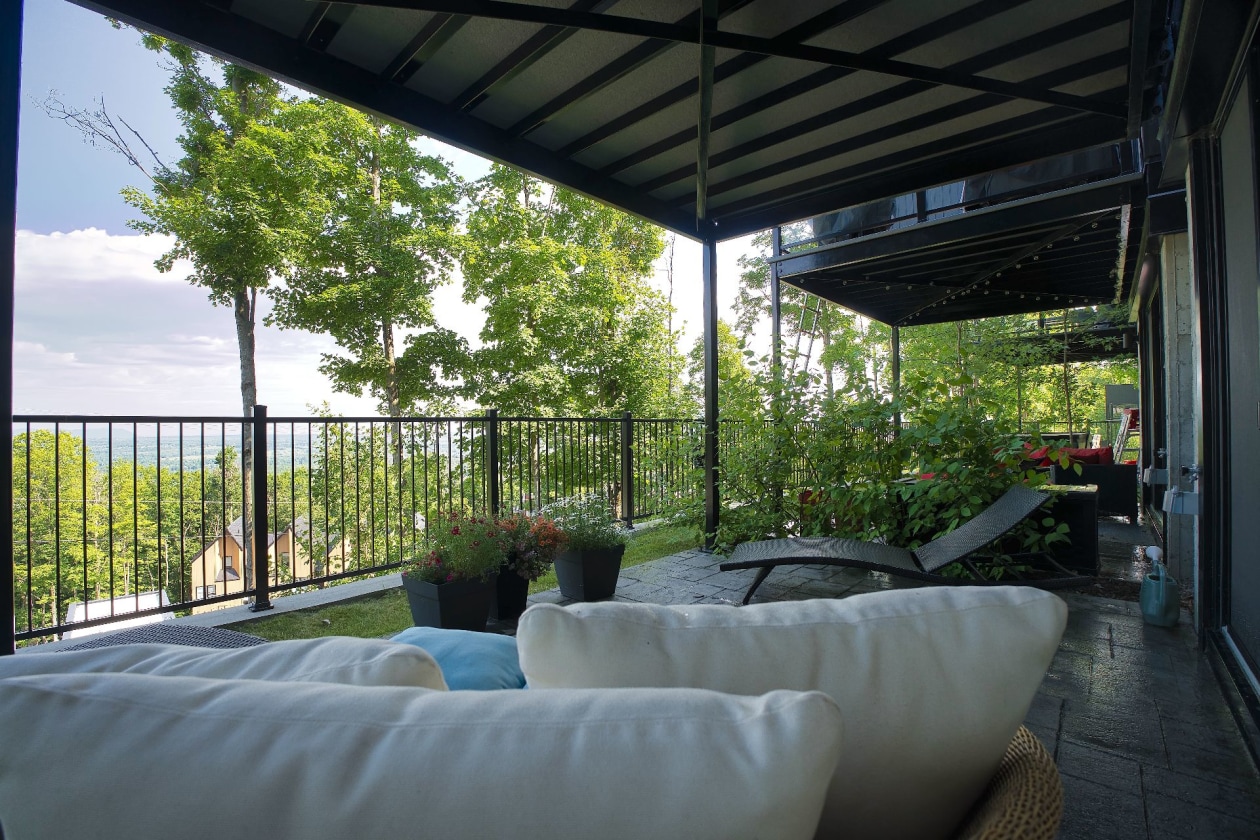 Terrasse — 281, Ch. des Diligences, 102, Bromont, J2L0R2, Bromont