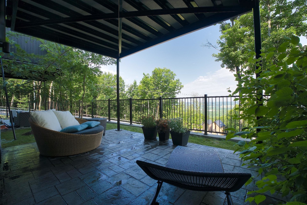 Terrasse — 281, Ch. des Diligences, 102, Bromont, J2L0R2, Bromont