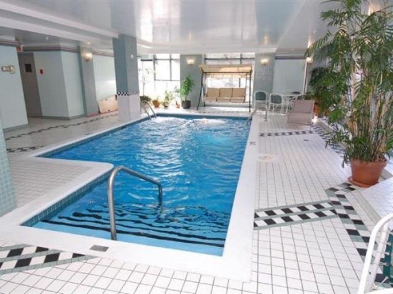 Piscine — 1070, Rue St-Mathieu, 802, Montréal (Ville-Marie), H3H2S8, Montréal (Ville-Marie)