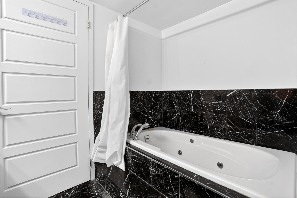Salle de bains — 1625, Av. Lincoln, 1805, Montréal (Ville-Marie), H3H2T5, Montréal (Ville-Marie)