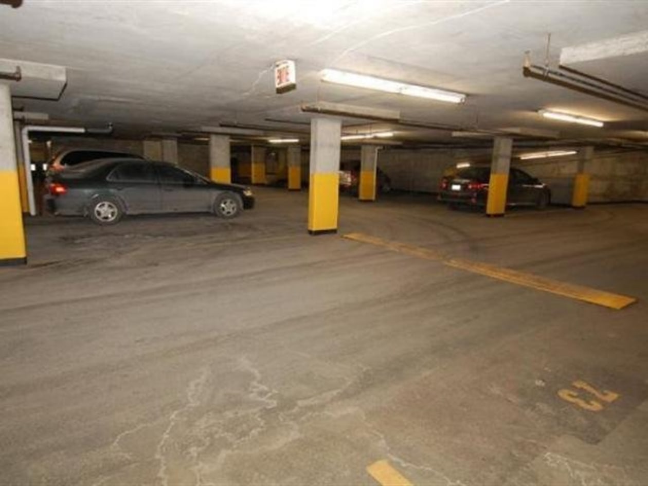 Garage — 1070, Rue St-Mathieu, 802, Montréal (Ville-Marie), H3H2S8, Montréal (Ville-Marie)