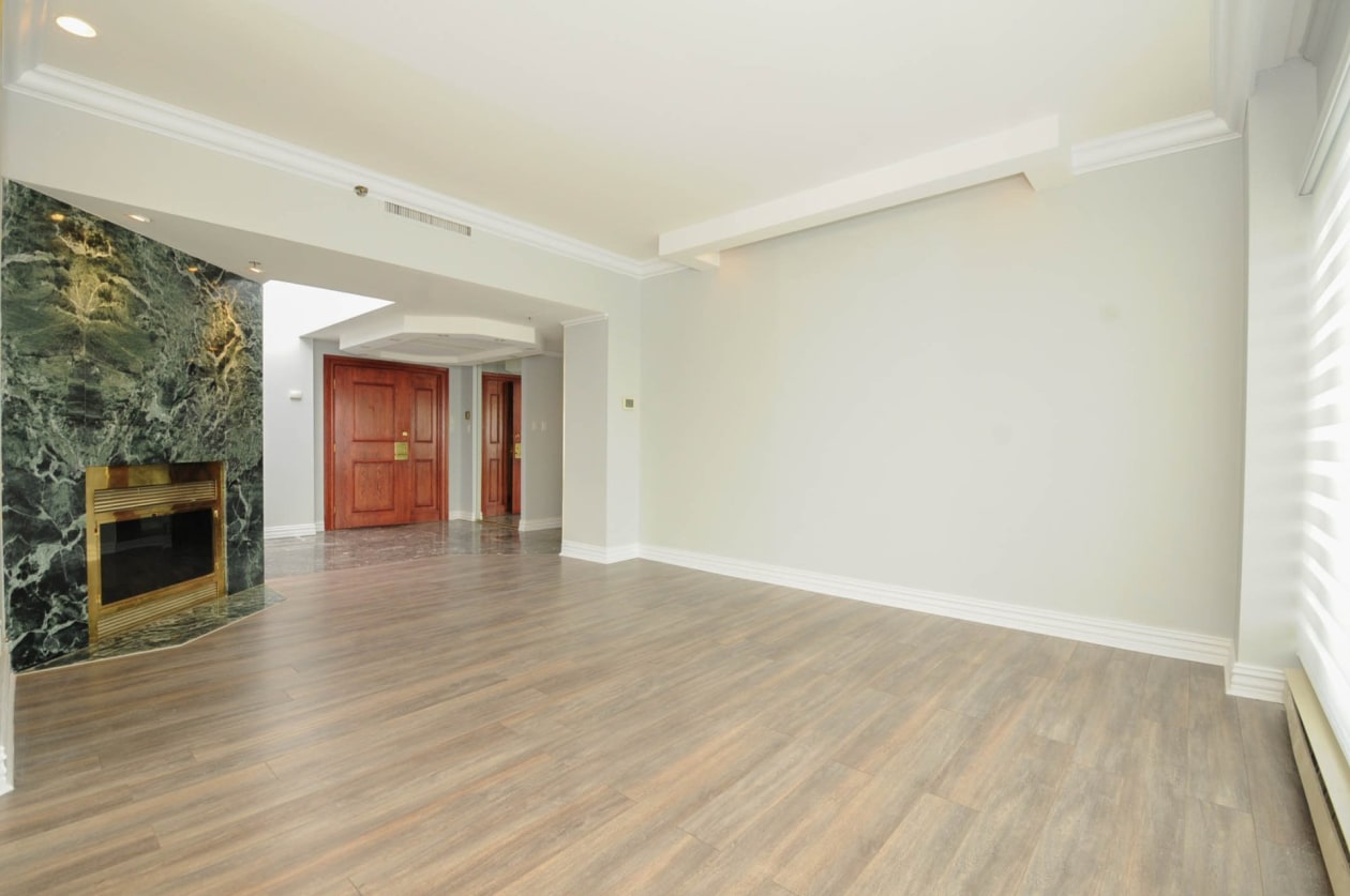 Salon — 1070, Rue St-Mathieu, 1205, Montréal (Ville-Marie), H3H2S8, Montréal (Ville-Marie)