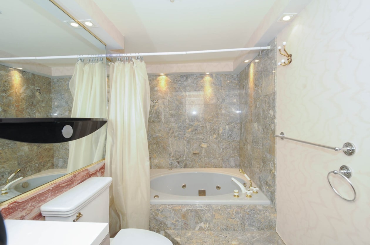 Salle de lavage — 1070, Rue St-Mathieu, 1205, Montréal (Ville-Marie), H3H2S8, Montréal (Ville-Marie)