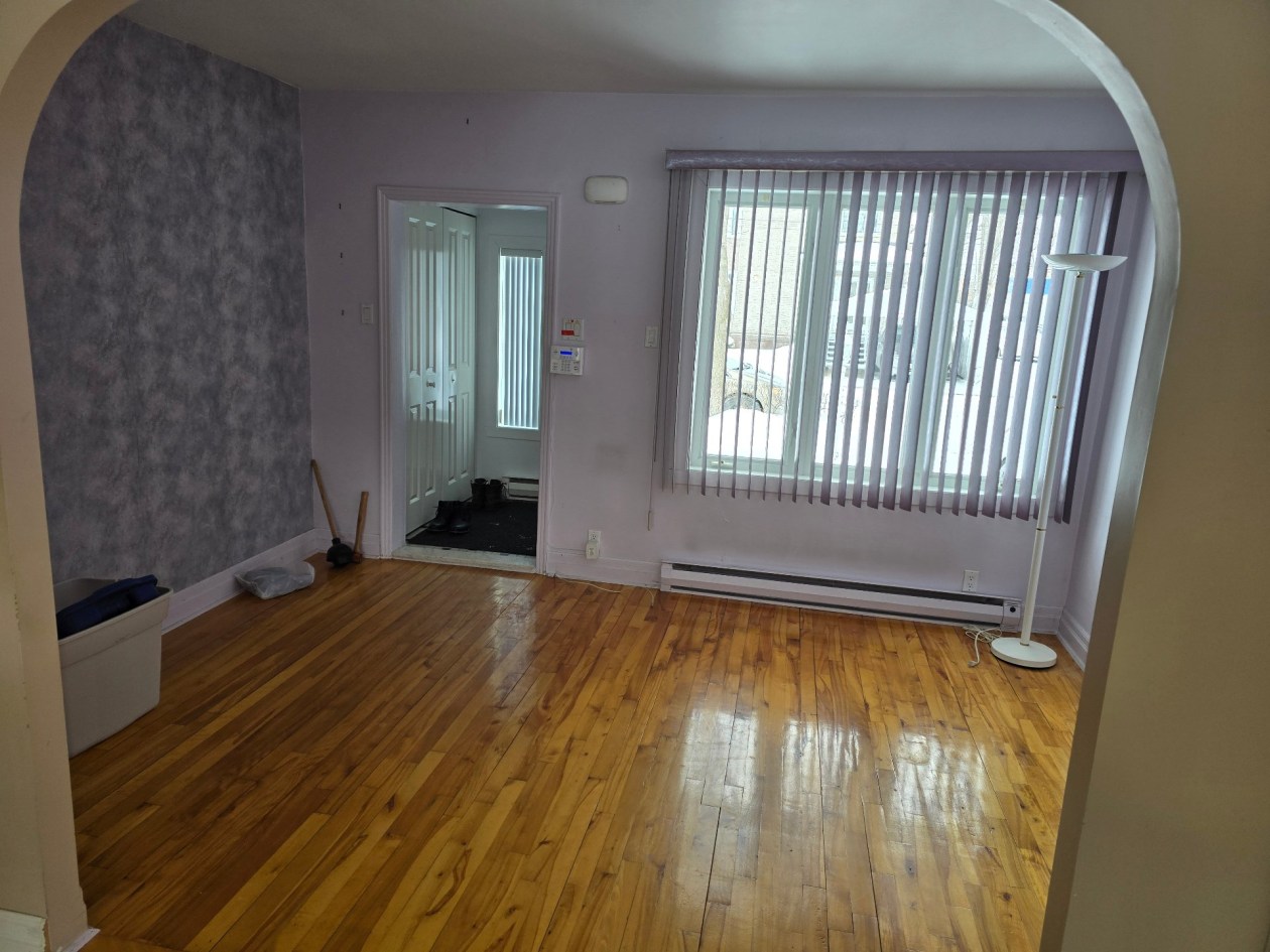 Salon — 11594, Av. Lamoureux, Montréal (Montréal-Nord), H1G5M5, Montréal (Montréal-Nord)