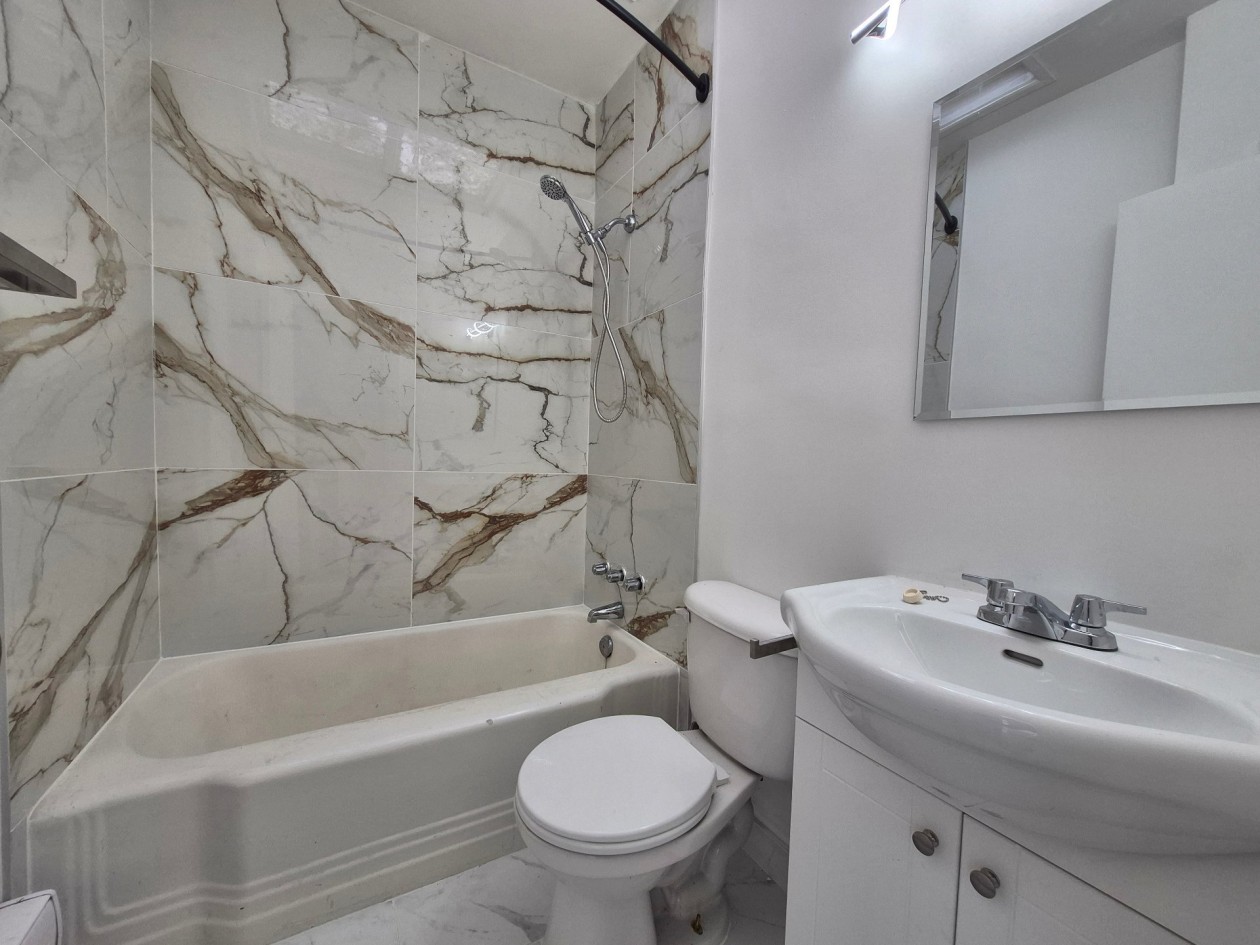 Salle de bains — 2904, Rue Allard, Montréal (Le Sud-Ouest), H4E2M3, Montréal (Le Sud-Ouest)