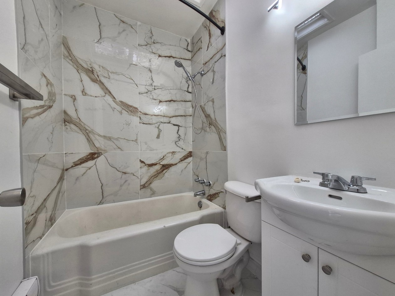 Salle de bains — 2904, Rue Allard, Montréal (Le Sud-Ouest), H4E2M3, Montréal (Le Sud-Ouest)