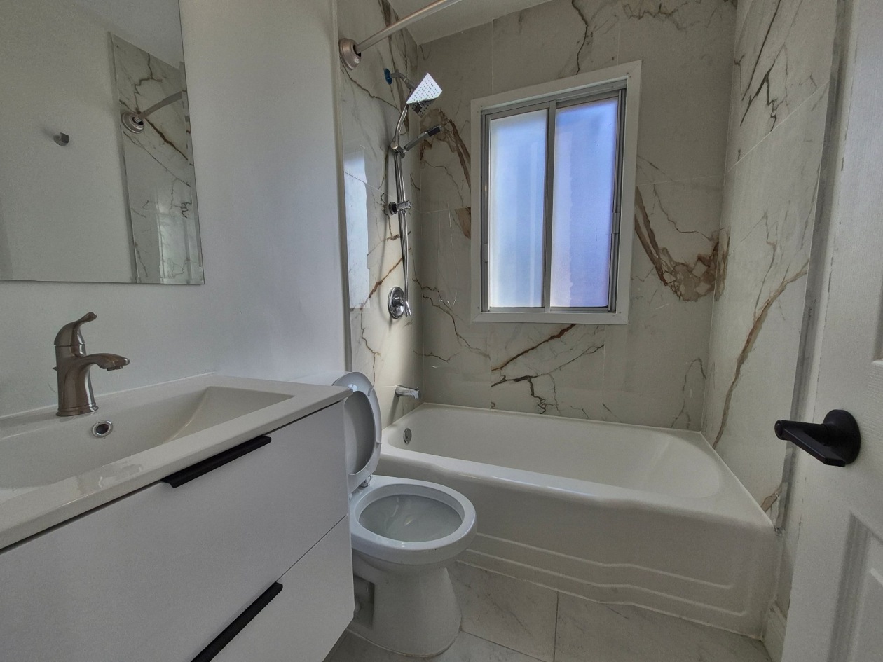Salle de bains — 2902, Rue Allard, Montréal (Le Sud-Ouest), H4E2M3, Montréal (Le Sud-Ouest)