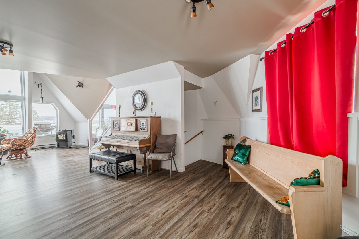 Salon — 2, Rue Ste-Marie, Saint-Jean-de-Dieu, G0L3M0, Saint-Jean-de-Dieu